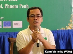 លោក កន សាវាង្ស អ្នកសម្របបសម្រួលកម្មវិធីអង្កេត និងតស៊ូមតិនៃអង្គការឃ្លាំមើលការបោះឆ្នោត ខុមហ្វ្រែលថ្លែងក្នុងវេទិកាប្រចាំឆ្នាំលើកទី២ស្តីពីតួនាទីប្រព័ន្ធផ្សព្វផ្សាយក្នុងការតាមដាន និងរាយការណ៍ព័ត៌មានក្នុងដំណើរការបោះឆ្នោតជាតិឆ្នាំ២០២៣ នៅថ្ងៃទី២៥ ខែវិច្ឆិកា ឆ្នាំ២