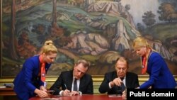 Ceyhun Bayramov və Sergey Lavrov (Rəsmi foro, mənbə Azərbaycan Xarici İşlər Nazirliyi)