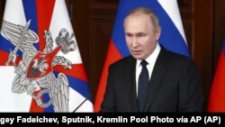 블라디미르 푸틴 러시아 대통령이 21일 군 고위 장성 회의에서 발언하고 있다.