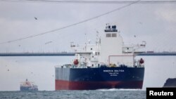 지난 5일 몰타 선적의 유조선 미네르바 발티카호가 보스포러스 해협을 지나 터키 이스탄불로 향하고 있다. (자료사진)
