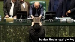 ابراهیم رئیسی بودجه سال ۱۴۰۳ را به مجلس تحویل داد.