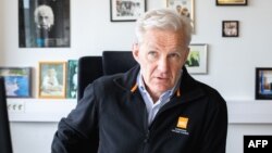 یان ایګلنډ، د نجونو د زده کړو په اړه د طالبانو د حکومت چلند د نه زغملو وړ بللی او ویلي دي چې دا د اساسي بشري حقونو څخه د نه زغملو وړمخنیوی دی.