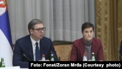 Predsjednik Srbije Aleksandar Vučić i premijerka Ana Brnabić tokom sjednice na kojoj je odlučeno da se zatraži povratak dijela vojno-policijskog osoblja na Kosovo. (Foto: Fonet/Zoran Mrđa) 