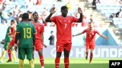 ARCHIVES - L'attaquant suisse Breel Embolo après avoir marqué le premier but de son équipe lors du match de football du groupe G de la Coupe du monde 2022 au Qatar entre la Suisse et le Cameroun au stade Al-Janoub le 24 novembre 2022.
