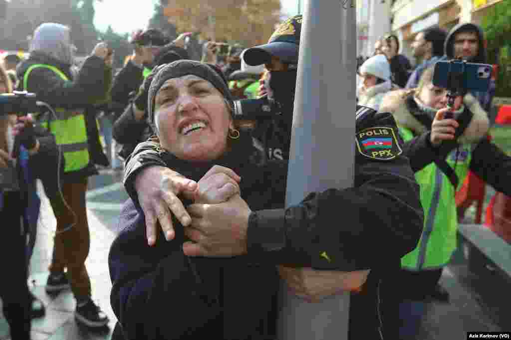 Etiraz aksiyası ərəfəsində də aksiyanın potensial iştirakçıları saxlanılıb.