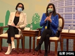 欧洲议会国贸委员会副主席阿西马柯波萝（Anna-Michelle Asimakopoulou，右）。（美国之音特约记者杨安摄影）