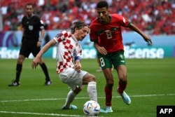 Luka Modric et Azzedine Ounahi lors du Mondial.