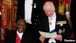 찰스 3세(오른쪽) 영국 국왕이 지난해 11월, 시릴 라마포사 남아프리카 공화국 대통령 초청 국빈 만찬에서 연설하고 있다. (자료사진)