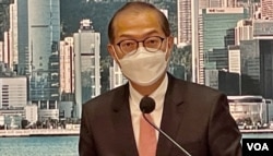 香港医务卫生局局长卢宠茂表示，考虑以立法等方式规管止痛退烧药的买卖 (美国之音/汤惠芸)