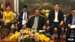 រដ្ឋមន្ត្រីក្រសួងសង្គមកិច្ចលោកវង​ សូត​ ​ធ្វើសន្និសីទព័ត៌មាន​នៅក្រសួងសង្គម​កិច្ច​ អតីតយុទ្ធ​ជន​ និងយុវនីតិសម្បទា​ រាជធានី​ភ្នំពេញ​ ថ្ងៃទី​១០ ខែមករា​ ឆ្នាំ​២០២៣។ (ហ៊ុល​ រស្មី​/វីអូអេ)