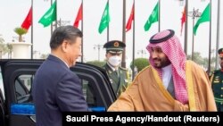 Saudi Crown Prince Mohammed Bin Salman shakes hands with Chinese President Xi Jinping during his welcome ceremony in Riyadh, Saudi Arabia, Dec. 8, 2022. 