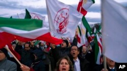 Vaşinqtonda iranlı etirazçılar yürüş edir. 17 dekabr, 2022. 