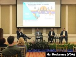 វាគ្មិន​មក​ពី​ភាគី​រដ្ឋាភិបាល​ និងវិស័យឯក​ជន​ចូលរួម​ក្នុងពិធី​ប្រកាស​ផ្សព្វផ្សាយ​របាយការណ៍​ស្តីពីបច្ចុប្បន្ន​ភាពសេដ្ឋកិច្ច​កម្ពុជា​ប្រចាំខែ​ធ្នូ​ ឆ្នាំ​២០២២​ ក្នុង​ទីក្រុង​ភ្នំពេញ​ ថ្ងៃទី​៧ ខែ​ធ្នូ ឆ្នាំ​២០២២។ (ហ៊ុល រស្មី​/វីអូអេ)