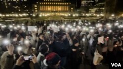 2022年11月28日，中国留学生在纽约哥伦比亚大学校园举行了可能是八九六四以来声势最大的集会。（美国之音方冰拍摄）