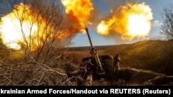 Ukrajinska artiljerija dejstvuje u blizini grada Soledara (Foto: Ukrainian Armed Forces/Handout via REUTERS)