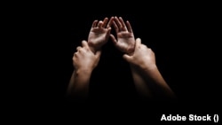 ILUSTRASi - Aksi persekusi terhadap dua perempuan pemandu karaoke di salah satu kafe wilayah Pasir Putih, Lengayang, Pesisir Selatan, Sumbar, Sabtu (8/4) viral di media sosial.