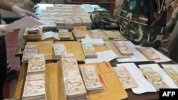 ទឹកប្រាក់ជាច្រើនត្រូវបានរកឃើញ នៅការិយាល័យរបស់លោក Ratchada Suriyakul na Ayutthaya អគ្គនាយក​​​នៃផ្នែក​អភិរក្ស​​​​​ឱទ្យាន​ជាតិ​សត្វ​ព្រៃ​និង​រុក្ខជាតិ​។ រូបថតកាលពីថ្ងៃទី ២៧ ខែធ្នូ ឆ្នាំ ២០២២។ (AFP/គណៈកម្មការជាតិប្រឆាំងអំពើពុករលួយថៃ)