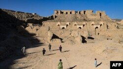 آرشیف، بازی کودکان در نزدیکی بالاحصار غزنی