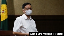 Benny Tjokrosaputro usai sidang dugaan manipulasi keputusan investasi di perusahaan asuransi negara Asabri, di pengadilan Jakarta, 12 Januari 2023. (Foto: REUTERS/Ajeng Dinar Ulfiana)