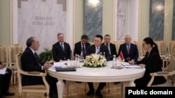 Kamran Əliyev, İqor Krasnov və Anna Vardapetyan (Rəsmi foto, mənbə Rusiya Baş Prokurorluğu )