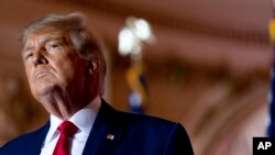 Mantan Presiden AS Donald Trump hadir dalam acara pengumuman pencalonan kembali dirinya sebagai presiden pada pemilu 2024 di Mar-a-Lago, Florida, pada 15 November 2022. (Foto: AP/Andrew Harnik)