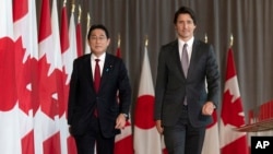 នាយករដ្ឋមន្ត្រីជប៉ុន លោក Fumio Kishida និងនាយករដ្ឋមន្ត្រីកាណាដា លោក Justin Trudeau ត្រៀមចូលរួមសន្និសីទសារព័ត៌មានរួមគ្នាមួយ នៅទីក្រុង Ottawa នៃប្រទេសកាណាដា កាលពីថ្ងៃទី ១២ ខែមករា ឆ្នាំ ២០២៣។