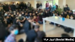 اعتراضات سراسری ایران، تحصن دانشجویان دانشگاه علامه 