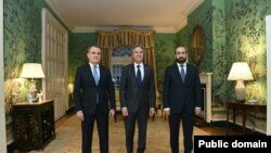 Antoni Blinken, Ceyhun Bayramov və Ararat Mirzoyan (Foto Azərbaycan Xarici İşlər Nazirliyinindir)