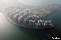 资料照：恒大集团在中国海南省人工岛屿海花岛上建造的39座高层住宅楼。（2022年1月7日）