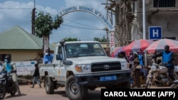 Le rapport indique que des "personnes sans nouvelles de leurs proches se sont pressées" à l'hôpital régional de N'Zérékoré. AFP / Carol Valade