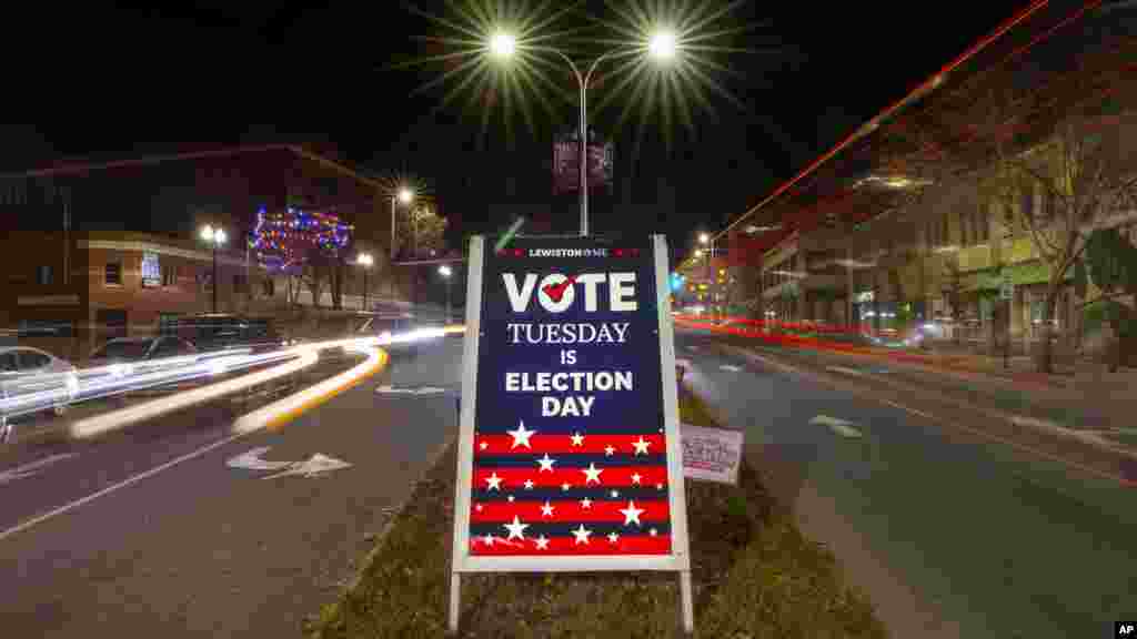 ልዊስተን፤ ሜን ውስጥ የቆመ ምልክት ጥቅምት 29/2015 ዓ.ም. ነዋሪዎች የዜግነት ተግባራቸውን እንዲወጡ ያሳስባል