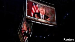 Ogayo shtatida partiya qurultoyi o’tmoqda. Yuzlab delegatlar turli usullar bilan uni nomzodlikdan ayirish uchun so’nggi kungacha harakat qilgan edi. 