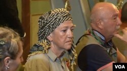 Freed hostages meet with Cameroon's Minister of Communications in Yaounde, April 4, 2018. (Photo: Moki Kindzeka for VOA)