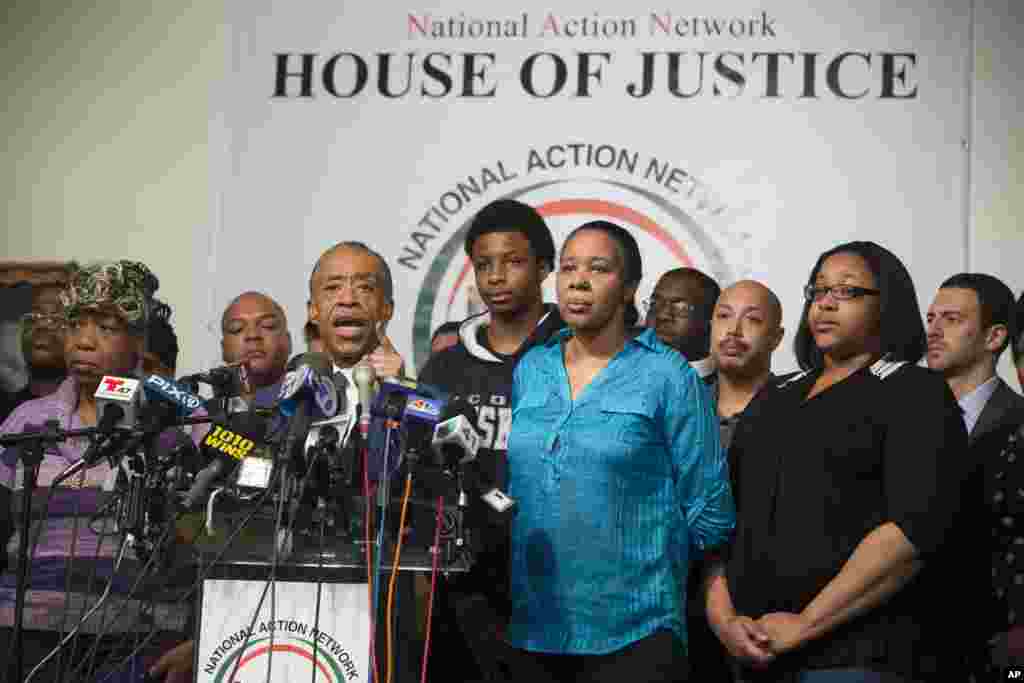 Esaw Garner, Erik Garnerning rafiqasi va tarafdorlari Nyu-Yorkda sud hay&#39;ati hukmidan keyin so&#39;zlayapti.