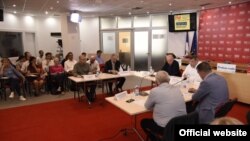 Učesnici rasprave Novinarstvo i pretpostavka nevinosti, u Press centru UNS-a, 18. jula 2018. (foto: Press centar UNS-a)