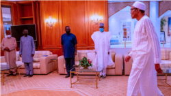 Lokacin da Ministan tsaron Najeriya ya je yi wa Buhari bayani kan hatsarin jirgin (Twitter/@BashirAhmaaad)