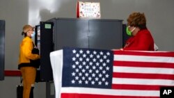 지난달 17일 미국 조지아주 애틀랜타의 한 투표소에서 중간선거 조기 투표가 진행되고 있다.