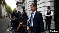 Novi ministar finansija Britanije Džeremi Hant stiže u Dauning strit 14. oktobra 2022.