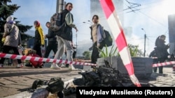 قطعاتی از یک پهپاد ساخت ایران که در کی‌یف سرنگون شده است - ۲۵ مهر ۱۴۰۱