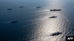 지난달 29일 한국 동해안에서 열린 미한 해군합동훈련에서 미 핵항모 로널드 레이건 호 등 양국 해군함들이 기동하고 있다.