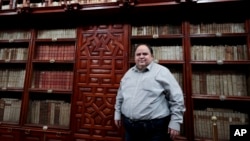 FILE -Juan Fernandez del Campo, manager of the Palafoxiana library, the oldest public library in the Americas, poses for a portrait in Puebla, Mexico, Sept. 13, 2022.