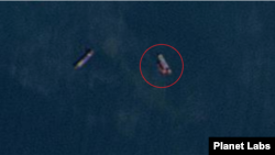 11일 북한 초도 남쪽 약 1.5km 해상에 길이가 각각 50m와 90m로 추정되는 선박 2척(원 안)이 접선하는 듯한 장면이 포착됐다. 자료=Planet Labs