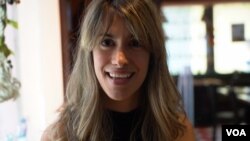 Wendy Lazcano Exposito of Cuban newswebsite Diario de Cuba, in Madrid. (Alfonso Beato/VOA)