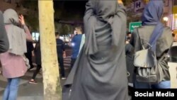 تصویر از ویدئوهای ارسالی کاربران از تظاهرات شبانه گلسار رشت- نخستین ساعات بامداد یکشنبه ۱۰ مهر