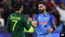 عکس آرشیف از گوشه‌ای از یک رقابت کرکت میان تیم‌های هند و پاکستان