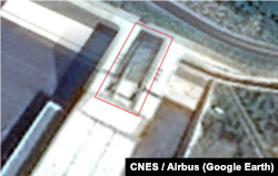 2017년 이동식 조립 건물 옥상에 설치됐던 대형 크레인(사각형 안). 자료=CNES/Airbus (Google Earth)