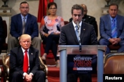 지난 2016년 당시 공화당 대선후보였던 도널드 트럼프 미국 대통령과 트럼프 개인변호사였던 마이클 코언이 오하이주 클리브랜드에서 열린 공화당 전당대회에 참석했다.