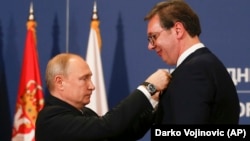 Ruski predsjednik Putin odlikuje Vučića