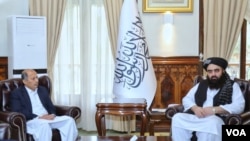 塔利班外长穆塔奇在办公室召见巴基斯坦驻喀布尔大使曼苏尔·艾哈迈德·汗(2022年4月16日）