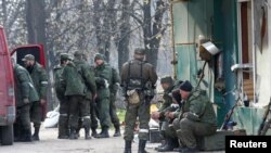 Proruske trupe u Marijupolju (Foto: REUTERS/Alexander Ermochenko)
